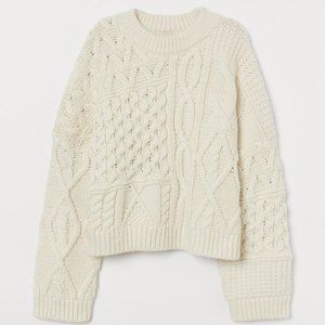 Contrasting Cable-knit white H&M sweater